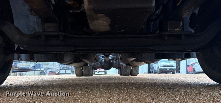 image for item ES8571 2006 Freightliner Columbia semi truck