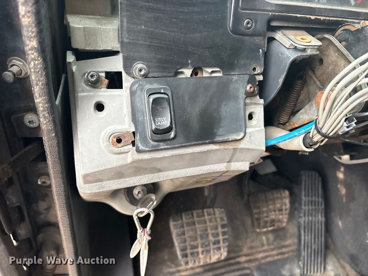 image for item ES8571 2006 Freightliner Columbia semi truck