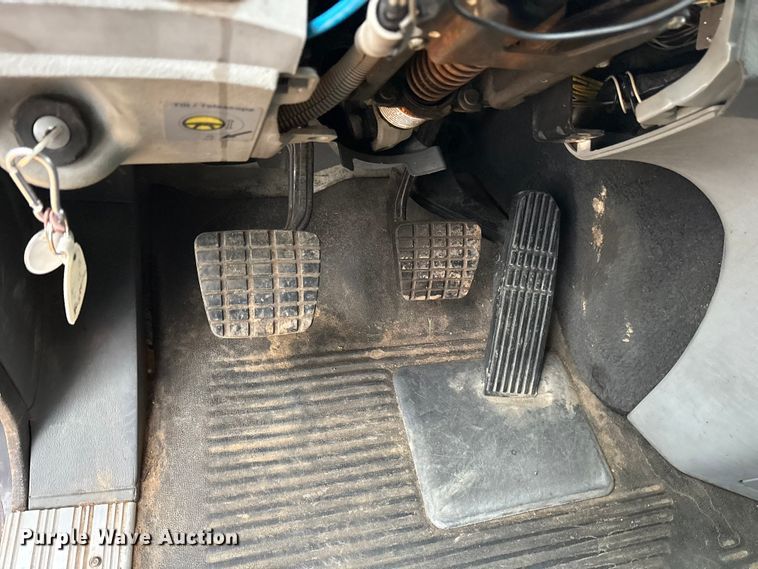 image for item ES8571 2006 Freightliner Columbia semi truck