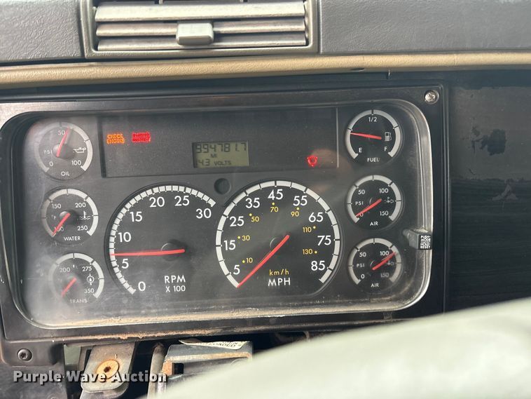 image for item ES8571 2006 Freightliner Columbia semi truck