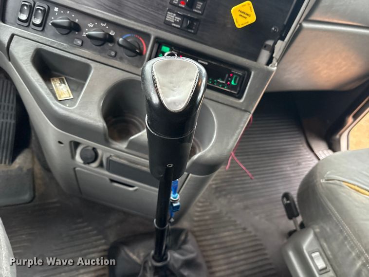 image for item ES8571 2006 Freightliner Columbia semi truck