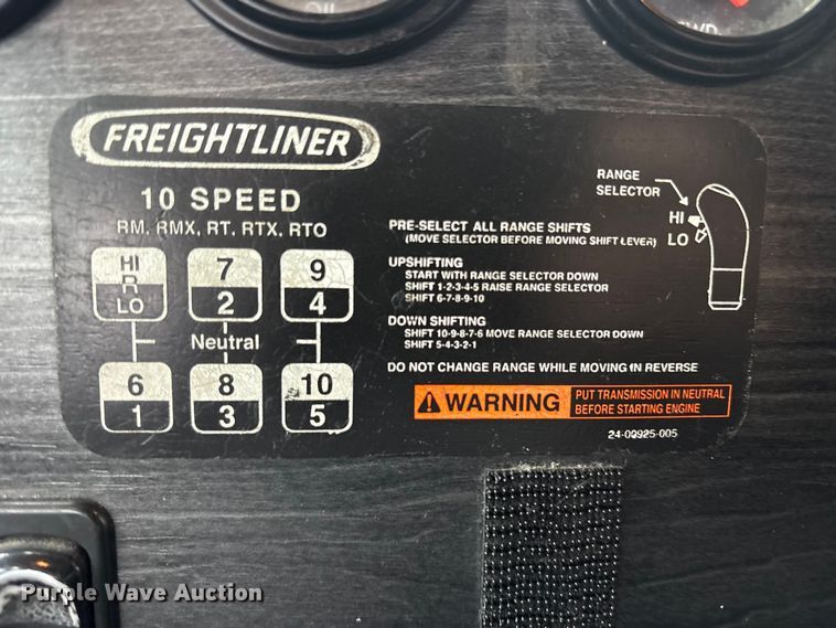 image for item ES8571 2006 Freightliner Columbia semi truck