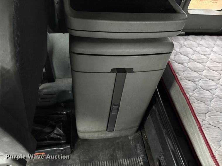 image for item ES8571 2006 Freightliner Columbia semi truck