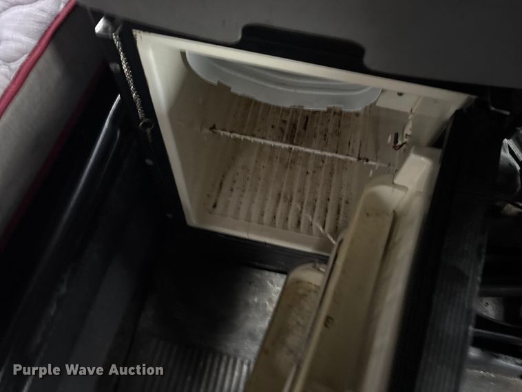 image for item ES8571 2006 Freightliner Columbia semi truck