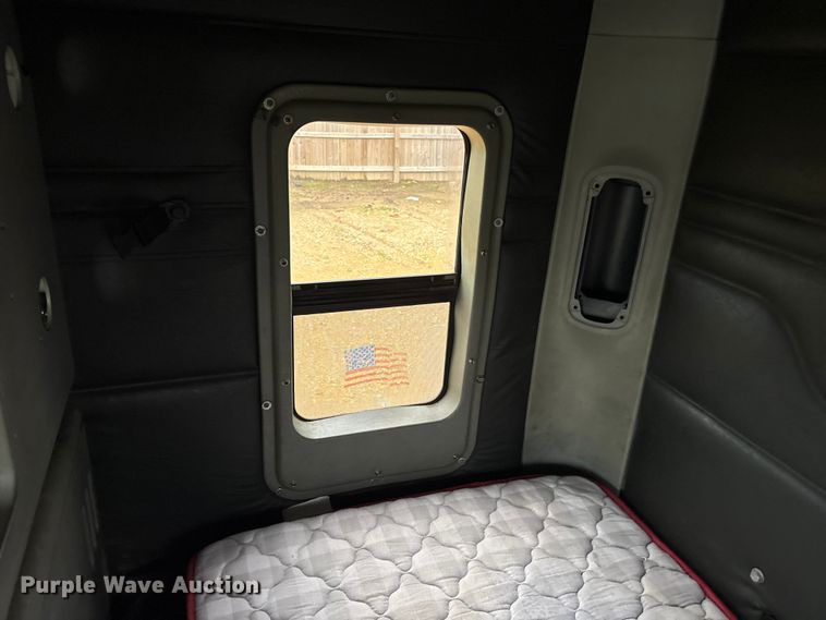 image for item ES8571 2006 Freightliner Columbia semi truck