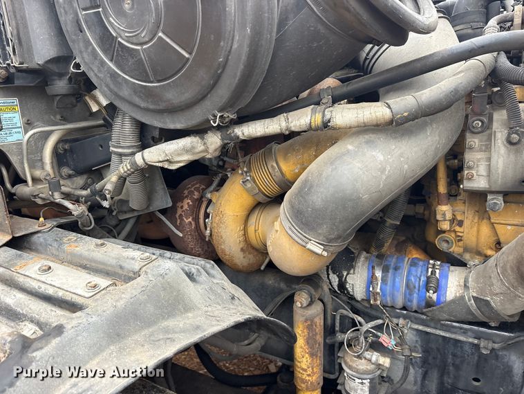 image for item ES8571 2006 Freightliner Columbia semi truck