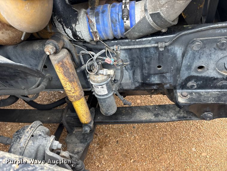 image for item ES8571 2006 Freightliner Columbia semi truck