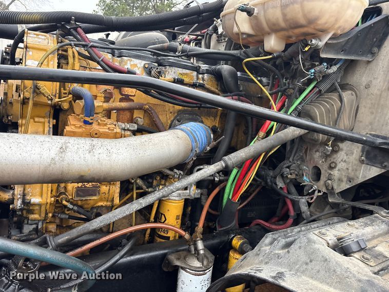 image for item ES8571 2006 Freightliner Columbia semi truck