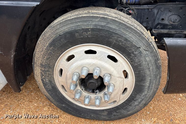 image for item ES8571 2006 Freightliner Columbia semi truck