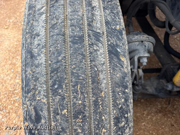 image for item ES8571 2006 Freightliner Columbia semi truck