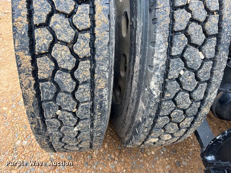 image for item ES8571 2006 Freightliner Columbia semi truck