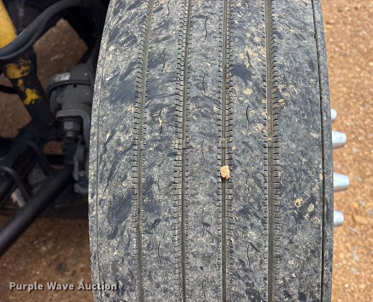 image for item ES8571 2006 Freightliner Columbia semi truck