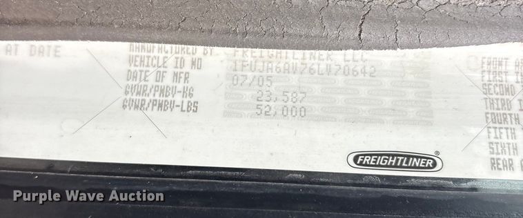 image for item ES8571 2006 Freightliner Columbia semi truck