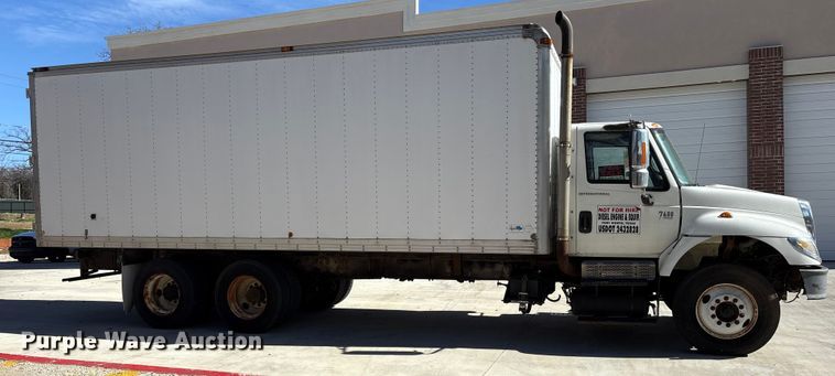 image for item ES8584 2006 International 7400 box truck