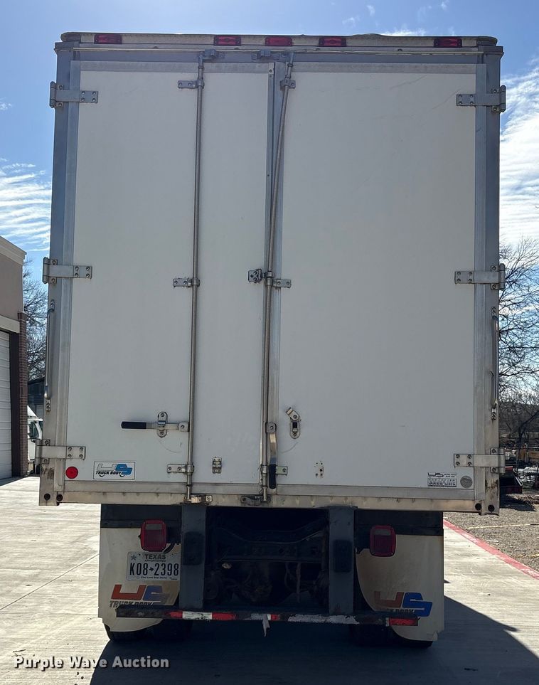 image for item ES8584 2006 International 7400 box truck