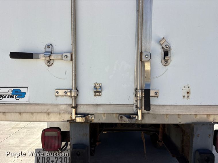 image for item ES8584 2006 International 7400 box truck