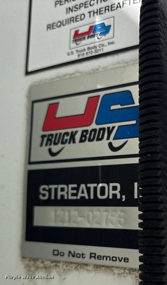 image for item ES8584 2006 International 7400 box truck