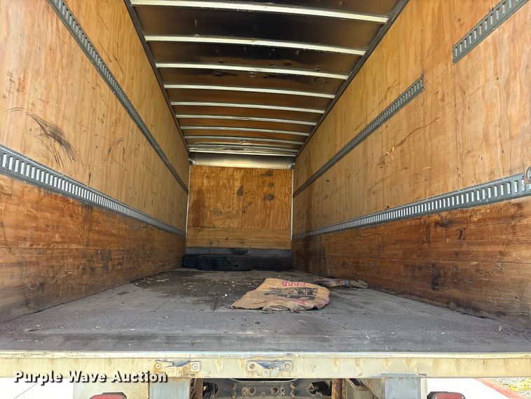 image for item ES8584 2006 International 7400 box truck