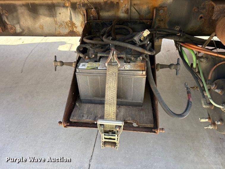 image for item ES8584 2006 International 7400 box truck