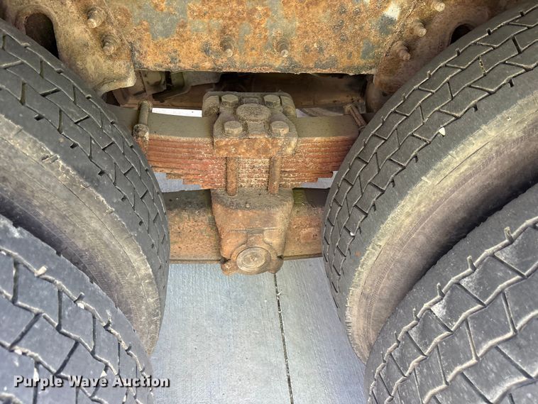 image for item ES8584 2006 International 7400 box truck