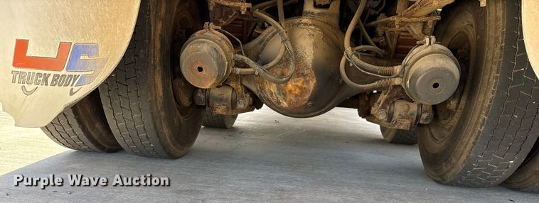 image for item ES8584 2006 International 7400 box truck