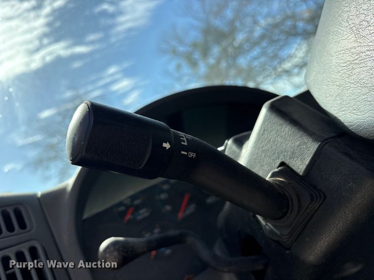 image for item ES8584 2006 International 7400 box truck