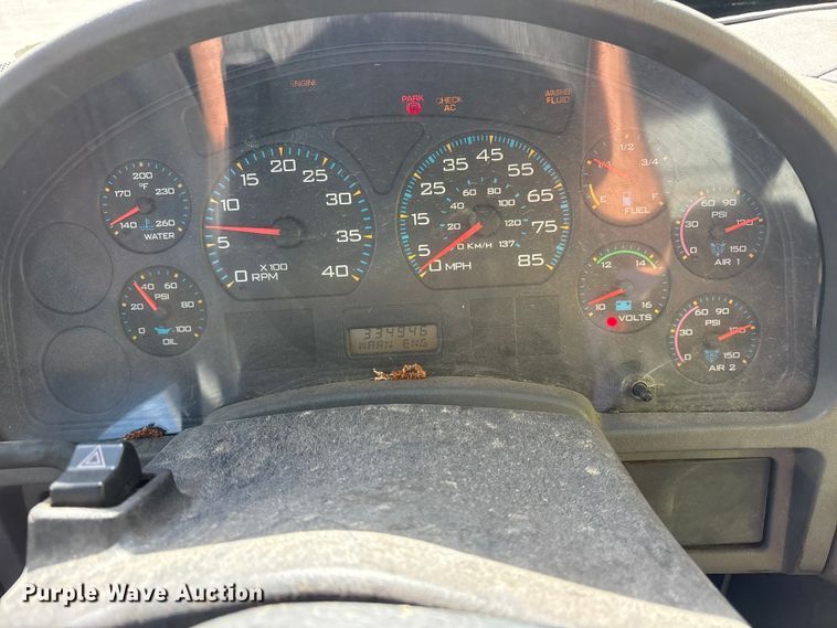 image for item ES8584 2006 International 7400 box truck