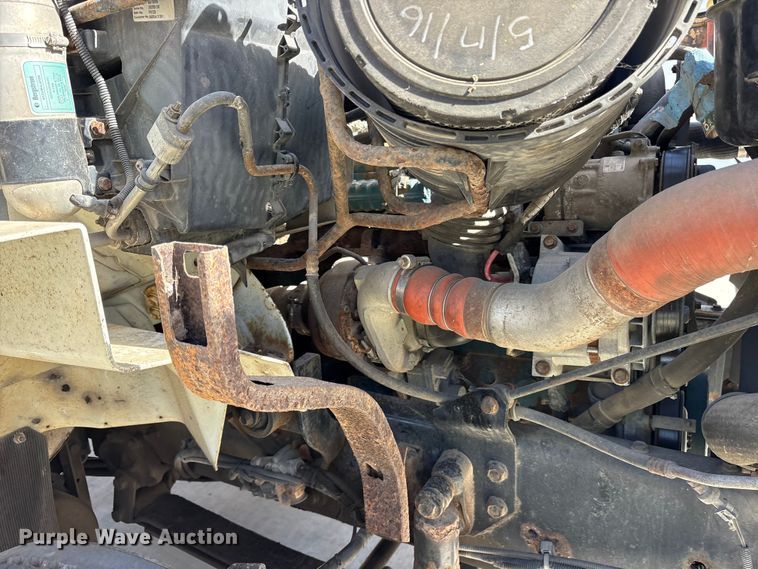 image for item ES8584 2006 International 7400 box truck