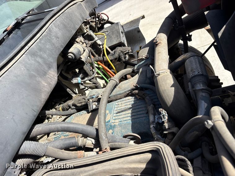 image for item ES8584 2006 International 7400 box truck