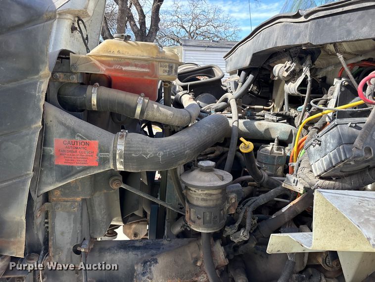 image for item ES8584 2006 International 7400 box truck