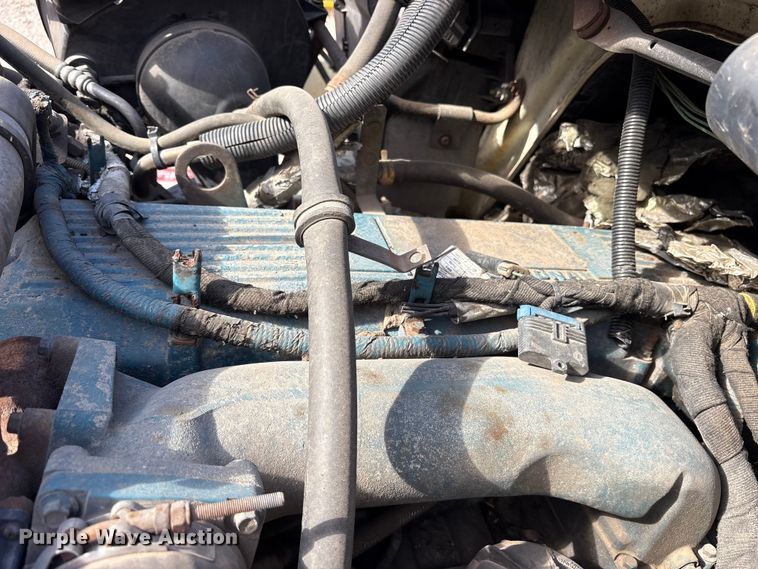 image for item ES8584 2006 International 7400 box truck