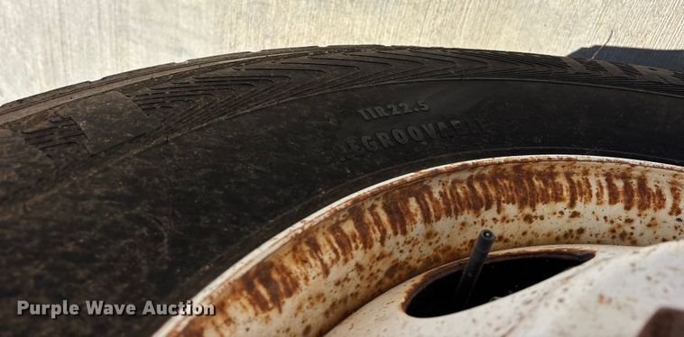 image for item ES8584 2006 International 7400 box truck