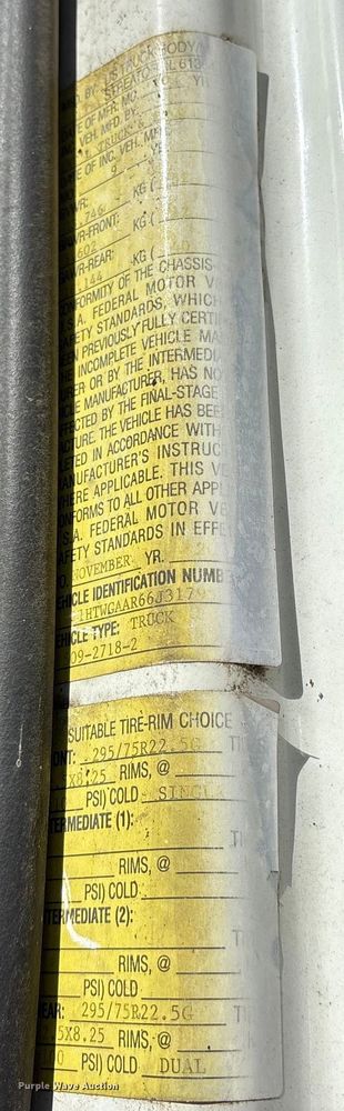 image for item ES8584 2006 International 7400 box truck