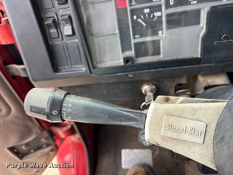 image for item ES8587 2000 International 8100 semi truck