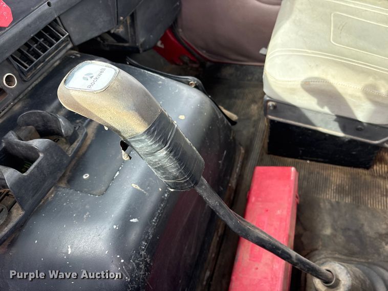 image for item ES8587 2000 International 8100 semi truck