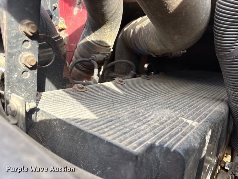 image for item ES8587 2000 International 8100 semi truck