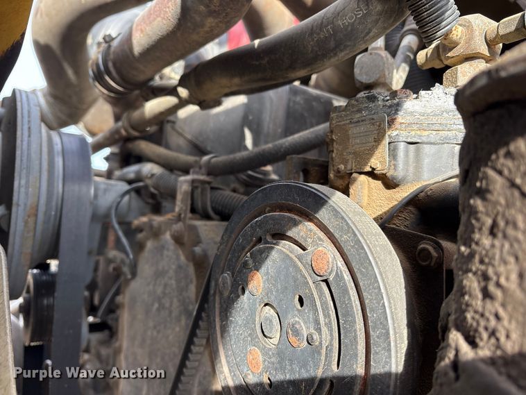 image for item ES8587 2000 International 8100 semi truck