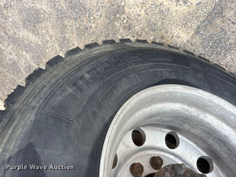 image for item ES8587 2000 International 8100 semi truck