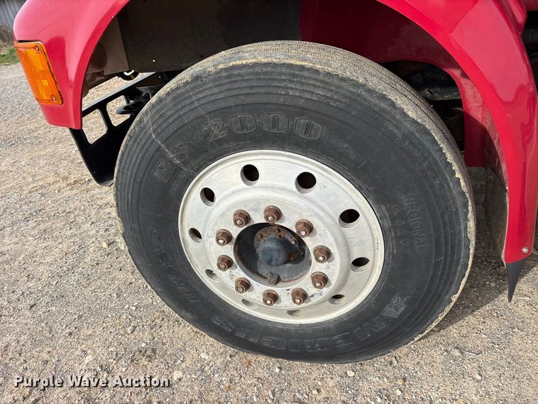 image for item ES8587 2000 International 8100 semi truck