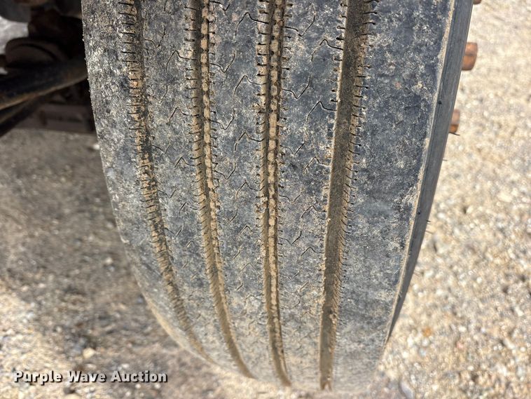 image for item ES8587 2000 International 8100 semi truck