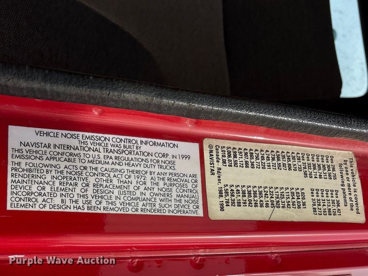 image for item ES8587 2000 International 8100 semi truck