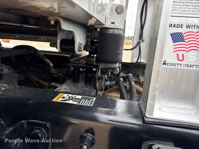 image for item ES8605 2014 Peterbilt 367 semi truck