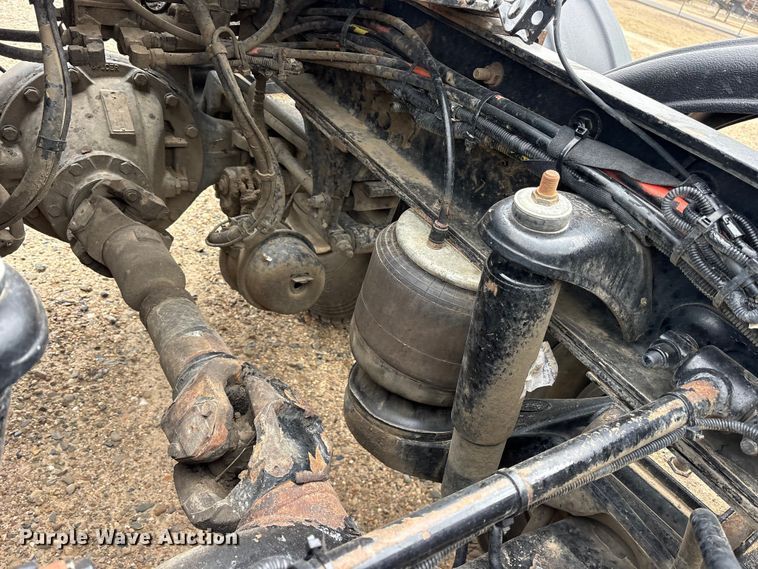 image for item ES8605 2014 Peterbilt 367 semi truck