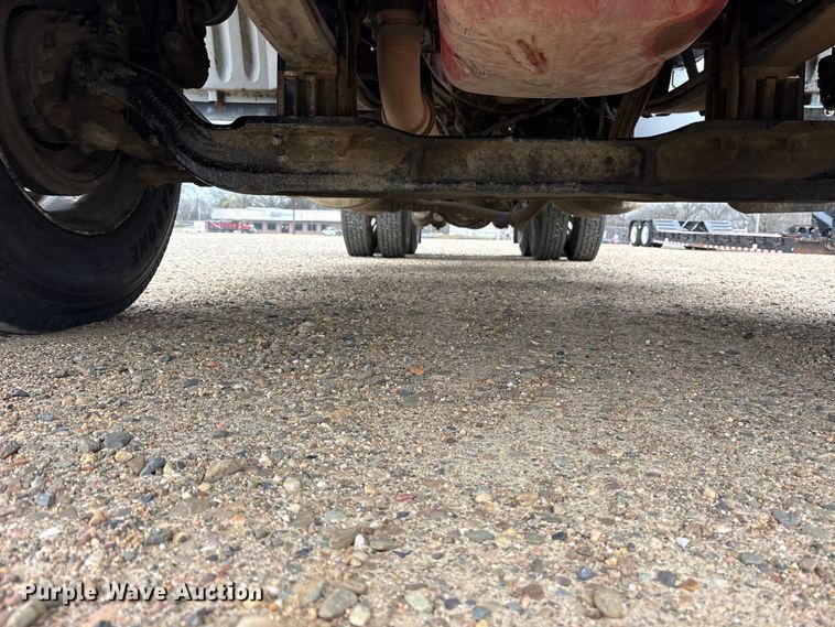 image for item ES8605 2014 Peterbilt 367 semi truck