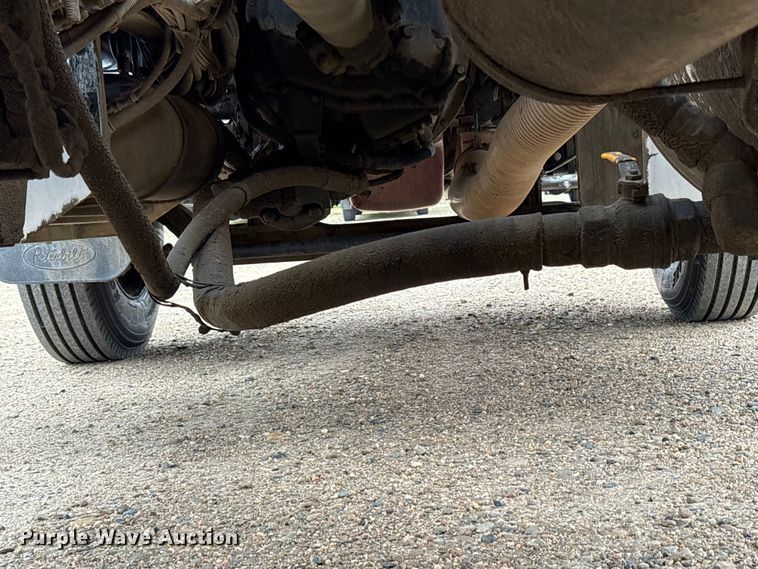 image for item ES8605 2014 Peterbilt 367 semi truck