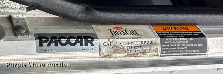image for item ES8605 2014 Peterbilt 367 semi truck