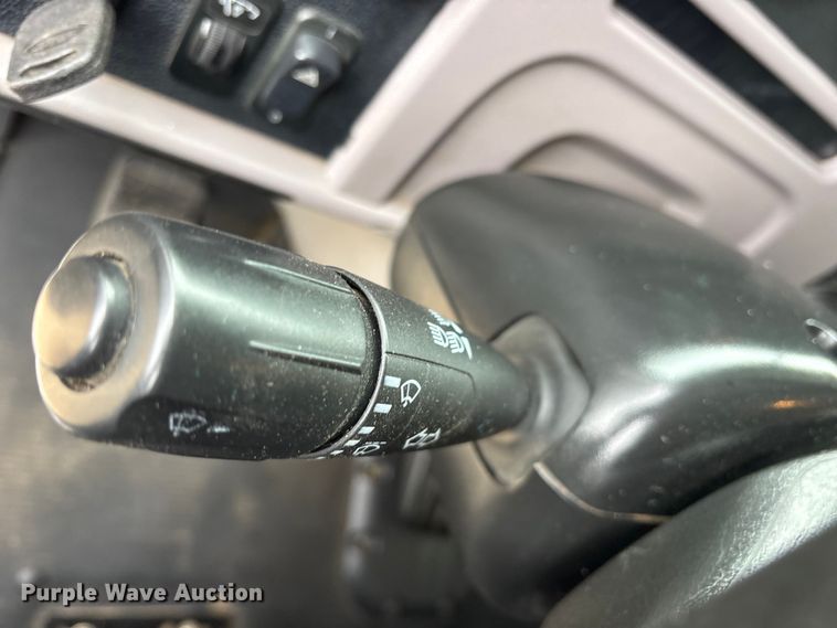 image for item ES8605 2014 Peterbilt 367 semi truck