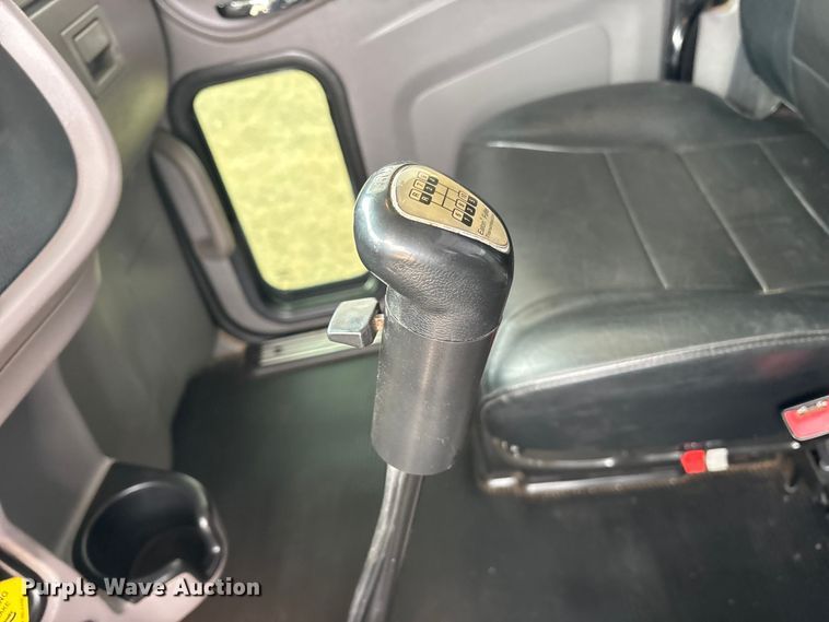 image for item ES8605 2014 Peterbilt 367 semi truck