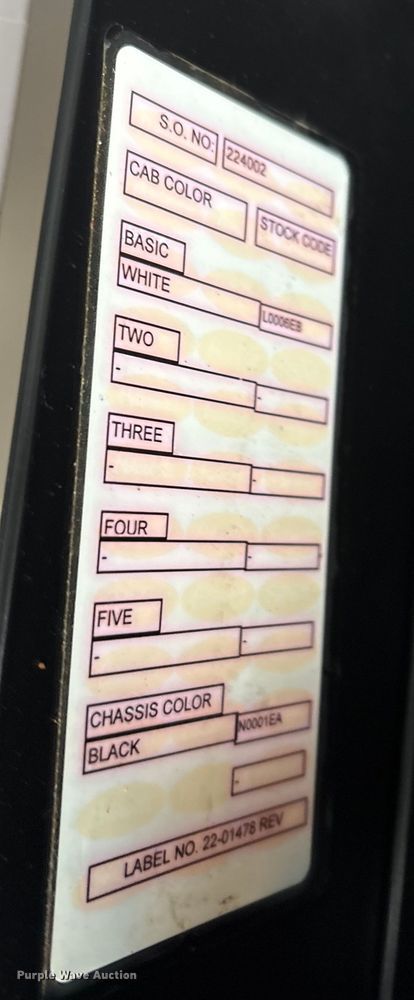 image for item ES8605 2014 Peterbilt 367 semi truck