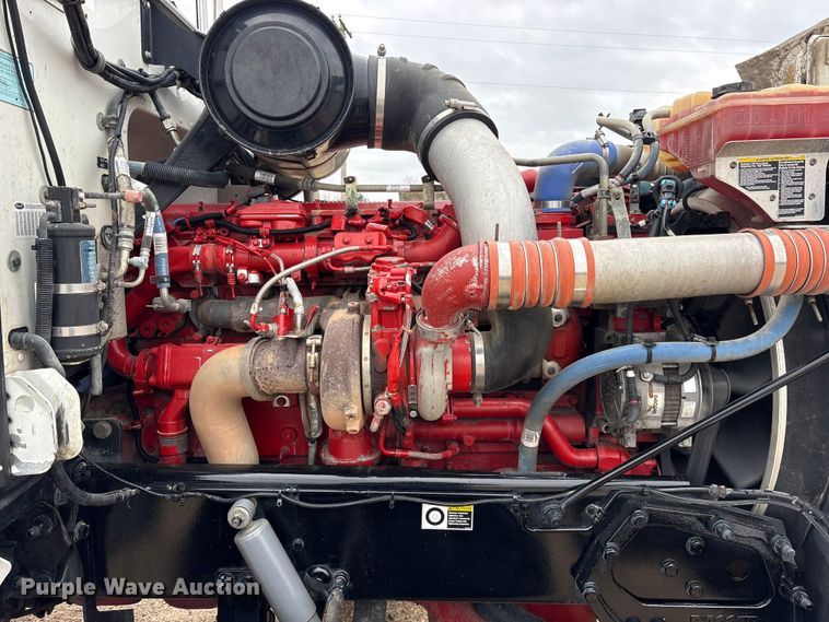 image for item ES8605 2014 Peterbilt 367 semi truck